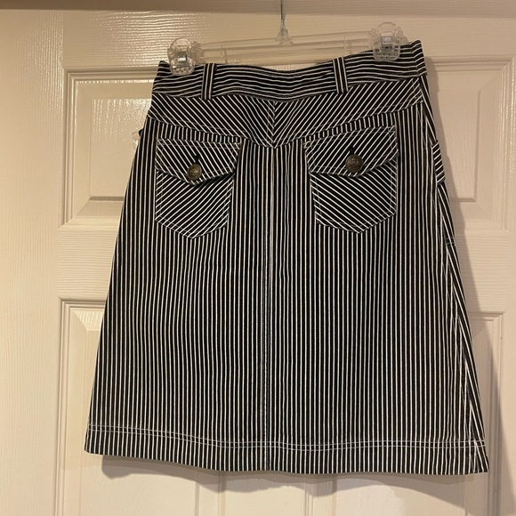 💕Host Pick 💕⬇️PDrop⬇️NWT Black and white striped jean like straight cut skirt - Picture 2 of 3